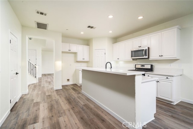 Detail Gallery Image 10 of 52 For 10972 White Oak Ln, Fontana,  CA 92337 - 5 Beds | 3 Baths