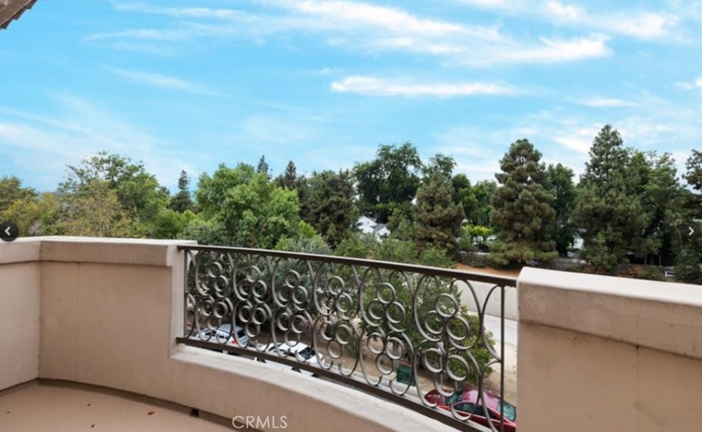 https://media.crmls.org/medias/64984d5a-0114-4a38-b884-4f91c284eb4b.jpg?preset=X-Large