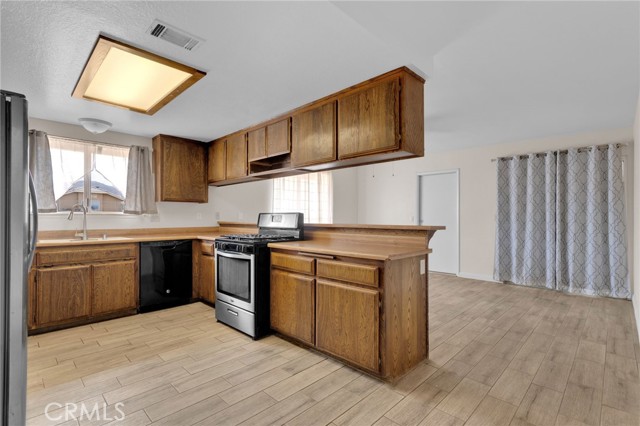 22612 Viento Road, Apple Valley CA: https://media.crmls.org/medias/64985376-9006-43bc-a94d-6e541369485a.jpg