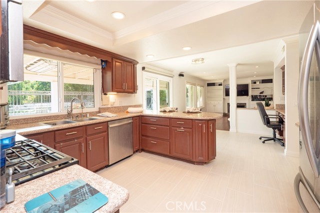 Detail Gallery Image 16 of 68 For 6028 Amethyst, Alta Loma,  CA 91737 - 5 Beds | 3 Baths