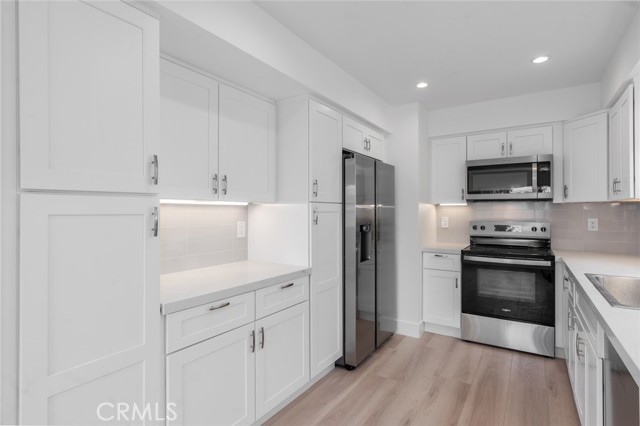 707 1/2 Orchid Avenue, Corona del Mar CA: https://media.crmls.org/medias/6498a946-566e-460f-9928-0da8b6ce0769.jpg