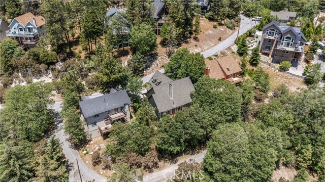 765 Del Norte Lane, Lake Arrowhead CA: https://media.crmls.org/medias/64991e22-eb6d-4754-a552-d98316575142.jpg