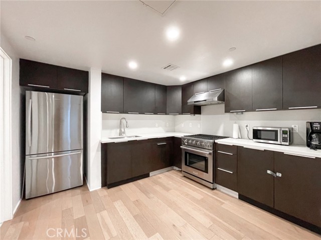 Detail Gallery Image 14 of 17 For 2939 Leeward Ave #419,  Los Angeles,  CA 90005 - 1 Beds | 2 Baths