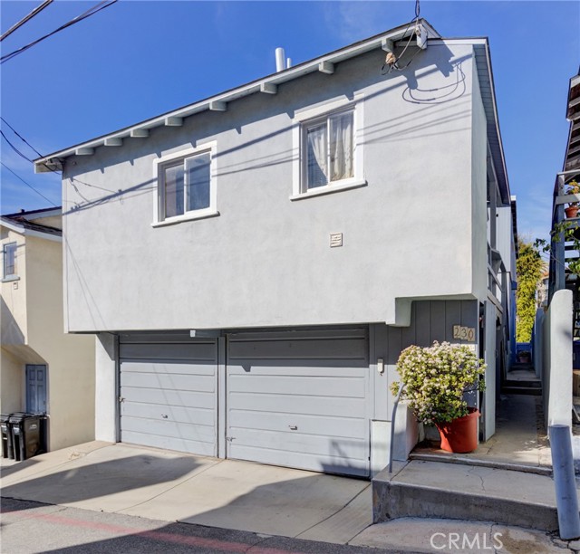 230 30th Street, Hermosa Beach, California 90254, 5 Bedrooms Bedrooms, ,3 BathroomsBathrooms,Residential,Sold,30th,SB22001152