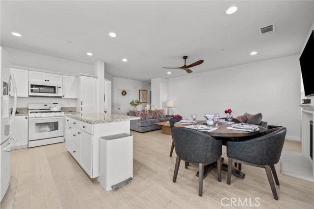 Detail Gallery Image 13 of 44 For 3559 Half Dome Ave, Rosamond,  CA 93560 - 4 Beds | 2 Baths