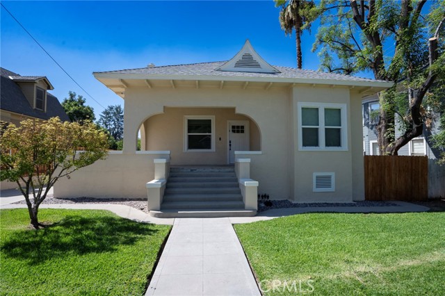 Detail Gallery Image 1 of 16 For 308 S Buena Vista St, Redlands,  CA 92373 - 3 Beds | 2 Baths