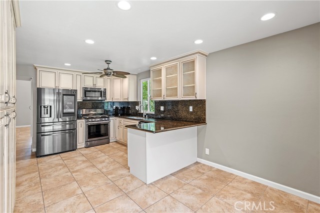 Detail Gallery Image 15 of 35 For 21 Summerwalk Ct, Newport Beach,  CA 92663 - 2 Beds | 2 Baths