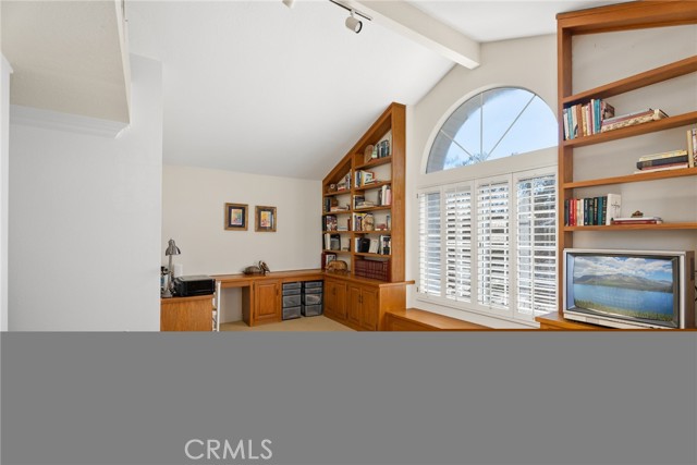 50 Emerald, Irvine CA: https://media.crmls.org/medias/649b4c75-7154-4a4f-9dba-6061ea5829dc.jpg