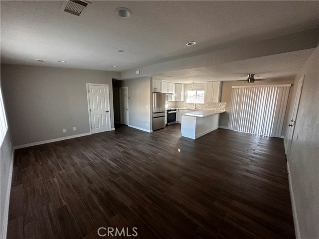 Detail Gallery Image 2 of 11 For 13549 Niabi Rd #D,  Apple Valley,  CA 92308 - 2 Beds | 1 Baths