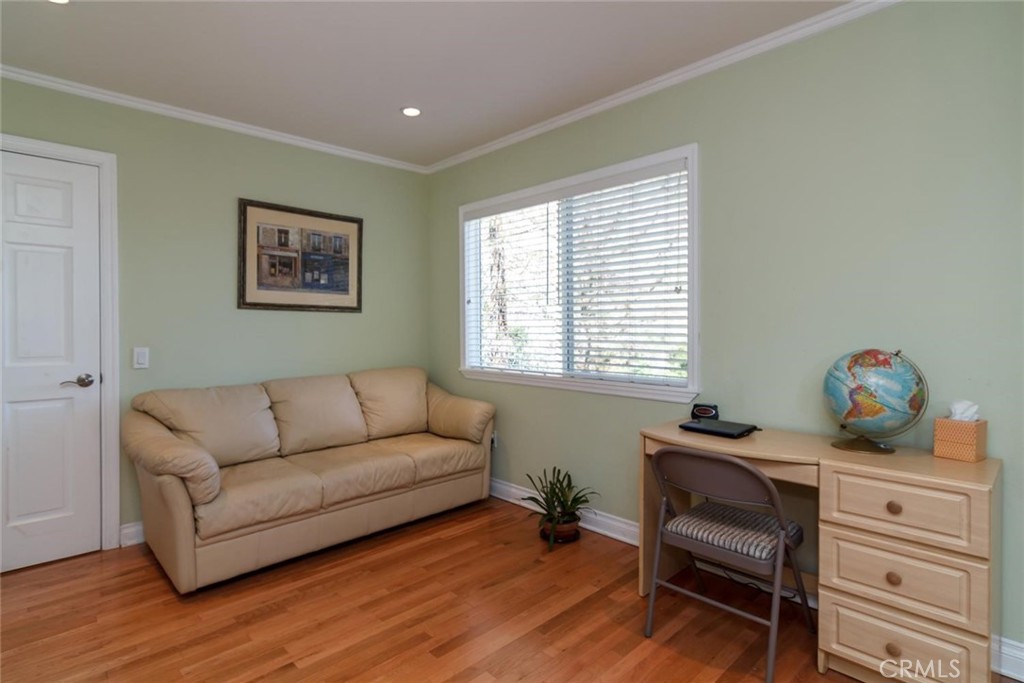 https://media.crmls.org/medias/649bcaa9-4817-40e1-9653-a1ff21fd831d.jpg?preset=X-Large