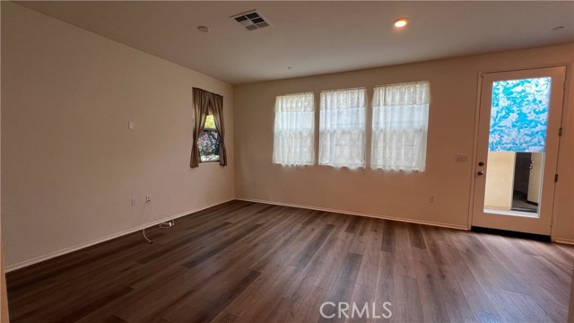 Detail Gallery Image 5 of 20 For 24709 6th St, San Bernardino,  CA 92410 - 3 Beds | 3 Baths