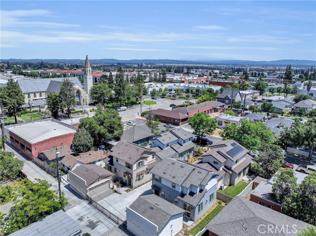619 E Walnut, Monrovia CA: https://media.crmls.org/medias/649beb3c-75f4-4f35-bc84-3ef35e522d65.jpg