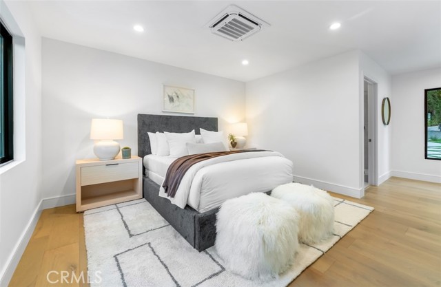 5019 Donna Avenue, Tarzana CA: https://media.crmls.org/medias/649c0498-813d-49e3-a3e6-0fdacb4e73eb.jpg