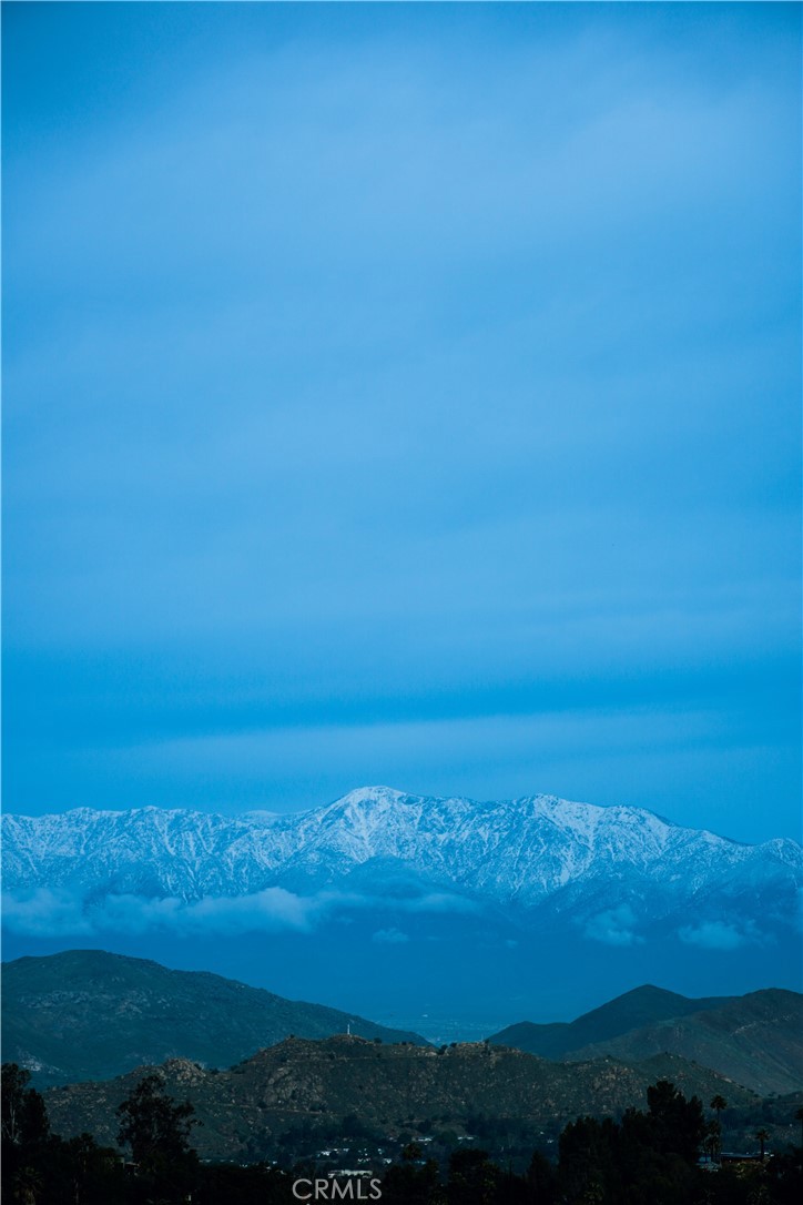https://media.crmls.org/medias/649c2ed0-e517-455a-9534-bef4ab165094.jpg?preset=X-Large