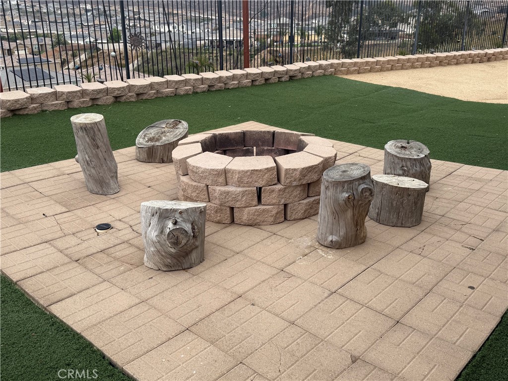 https://media.crmls.org/medias/649d45e5-b1cd-4b9d-991a-40e29b7ab965.jpg?preset=X-Large