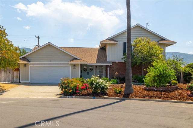 2010 Oakland Hills Drive, Corona CA: https://media.crmls.org/medias/649dfe2b-ae7d-47c3-aa9b-26edcd4a4fb9.jpg