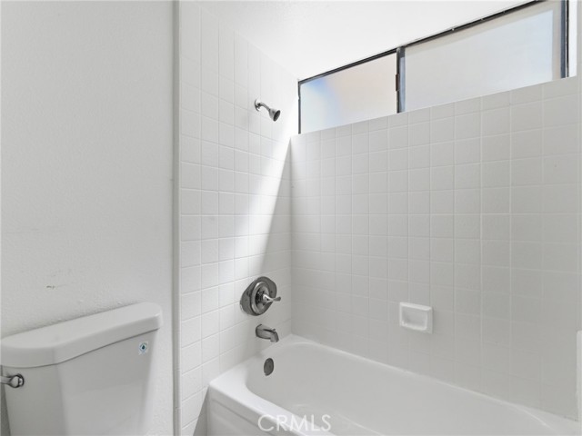 Detail Gallery Image 13 of 40 For 19745 Lull St, Winnetka,  CA 91306 - 4 Beds | 3 Baths