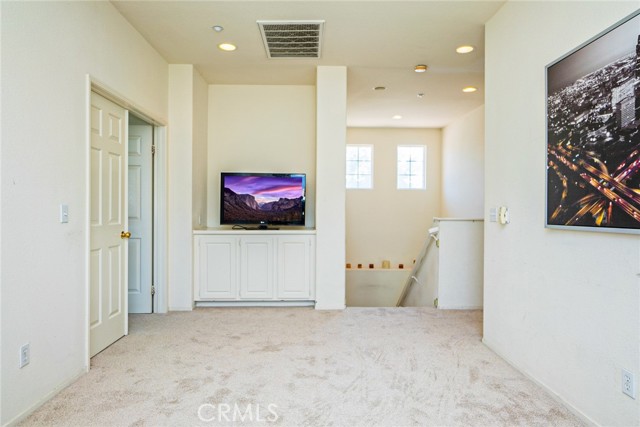 15138 Holiday Drive, Fontana CA: https://media.crmls.org/medias/649e6c8a-896a-491a-9f64-98e1b597114d.jpg
