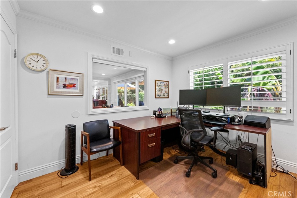 MLS #OC25206982 image #28