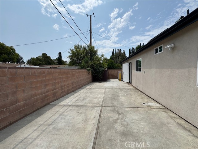 434 N Beachwood Drive, Burbank CA: https://media.crmls.org/medias/649f1fd6-885c-447f-b9b7-5a1fa4d217b4.jpg