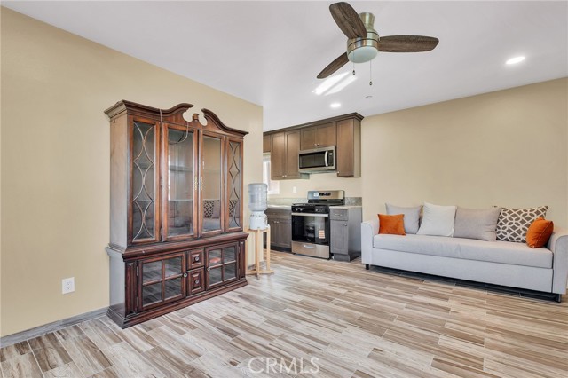 Detail Gallery Image 34 of 73 For 1972 Olive, Long Beach,  CA 90806 - 6 Beds | 4 Baths