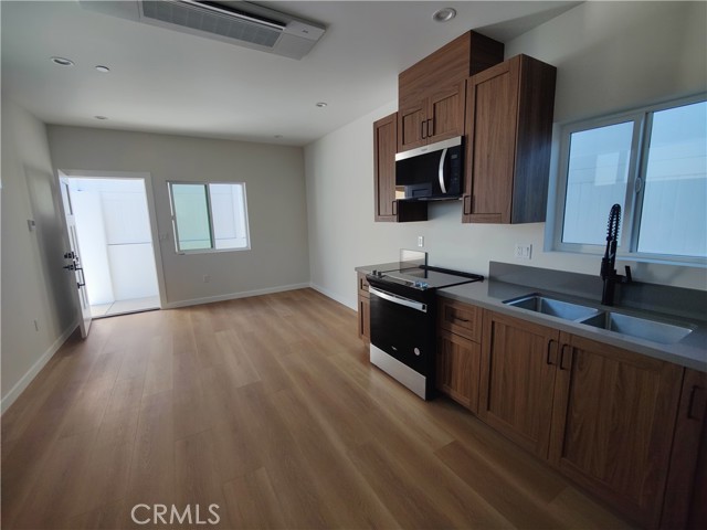17962 Valley Vista Boulevard, Encino CA: https://media.crmls.org/medias/649f738b-689d-4718-b32f-def8930b6b0f.jpg