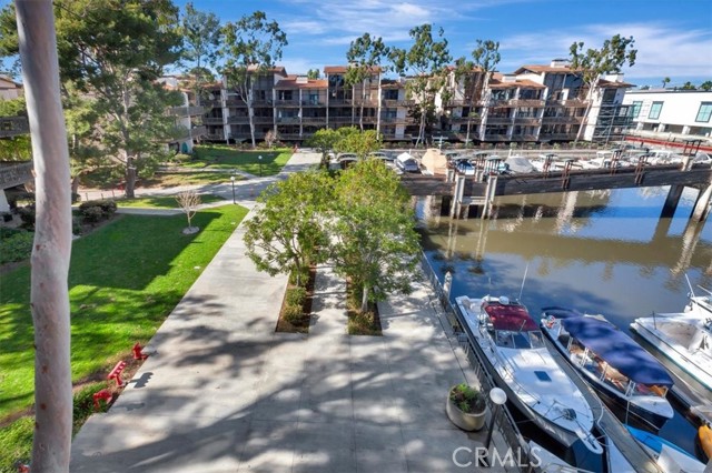 Detail Gallery Image 5 of 27 For 8317 Marina Pacifica, Long Beach,  CA 90803 - 2 Beds | 3 Baths