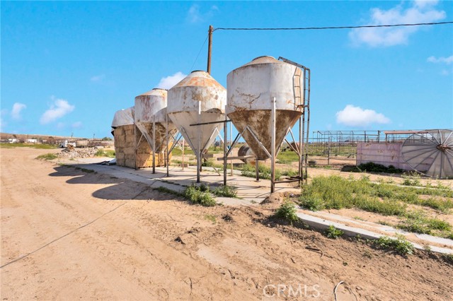 Detail Gallery Image 8 of 22 For 28571 Wild, Helendale,  CA 92342 - 2 Beds | 1 Baths