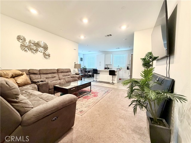 16584 Poppy Seed Ln, Fontana CA: https://media.crmls.org/medias/64a14e7f-e11d-461e-b998-cf3710c9cd5f.jpg
