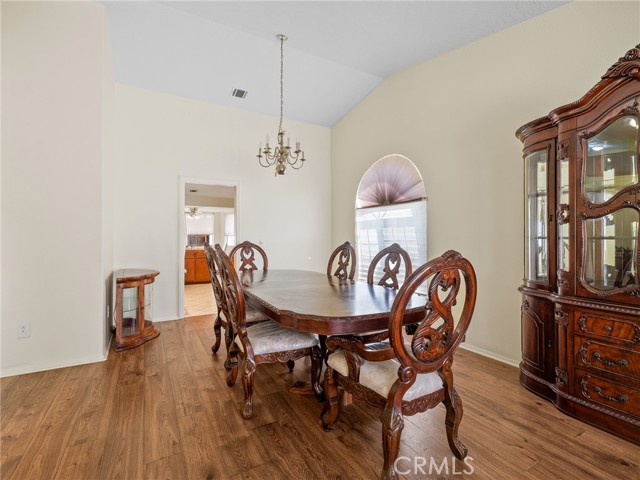 18668 Kamana Road, Apple Valley CA: https://media.crmls.org/medias/64a1c36c-69ac-4d86-b910-454c707b751e.jpg