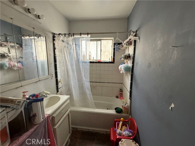 4041 Eagle Street, Los Angeles CA: https://media.crmls.org/medias/64a1d0e6-b784-498f-bea1-490df9e1ef2f.jpg