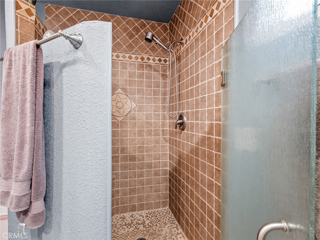 https://media.crmls.org/medias/64a29d37-0ef6-4b32-a7d1-e8ad2d6c3b8e.jpg?preset=X-Large
