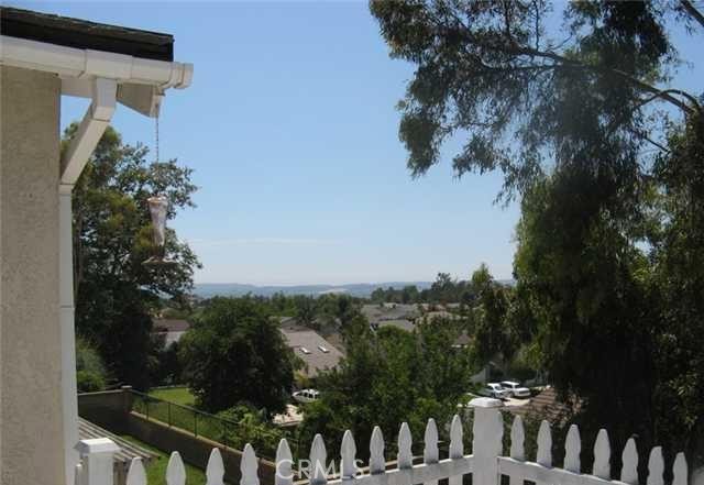 22081 Broken Bow Drive, Lake Forest CA: https://media.crmls.org/medias/64a29df3-1824-419b-aee2-f89a2339d9c9.jpg