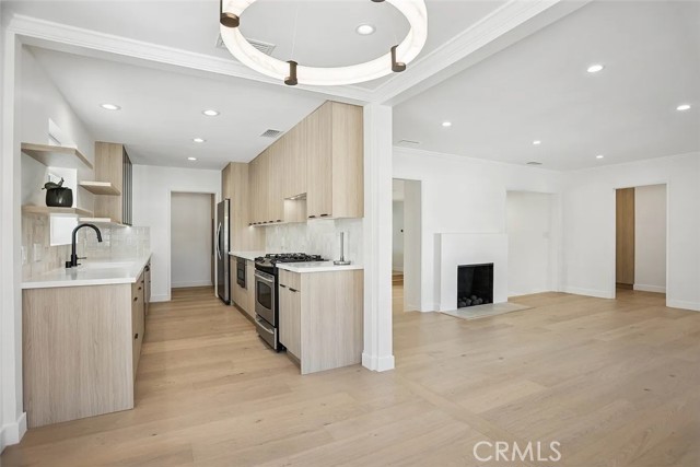 Detail Gallery Image 3 of 8 For 13220 Otsego St, Sherman Oaks,  CA 91423 - 3 Beds | 2 Baths