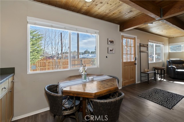 Detail Gallery Image 11 of 35 For 728 W Aeroplane, Big Bear City,  CA 92314 - 2 Beds | 2 Baths