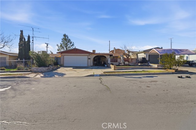 Detail Gallery Image 3 of 20 For 1728 De Anza St, Barstow,  CA 92311 - 4 Beds | 2/1 Baths