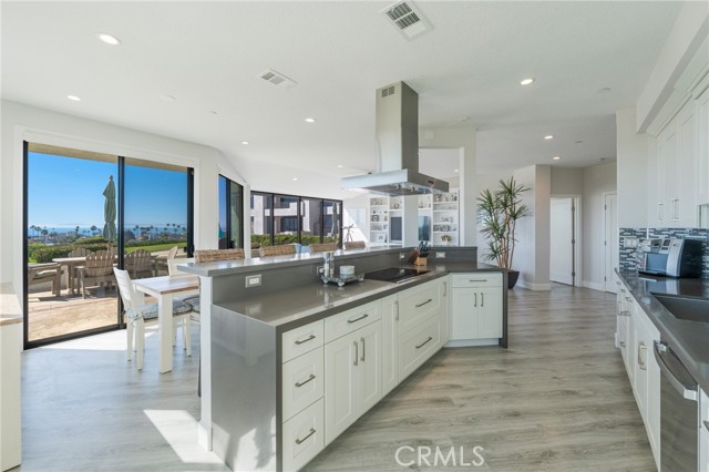 Detail Gallery Image 13 of 70 For 230 Lille Lane #113,  Newport Beach,  CA 92663 - 3 Beds | 3 Baths