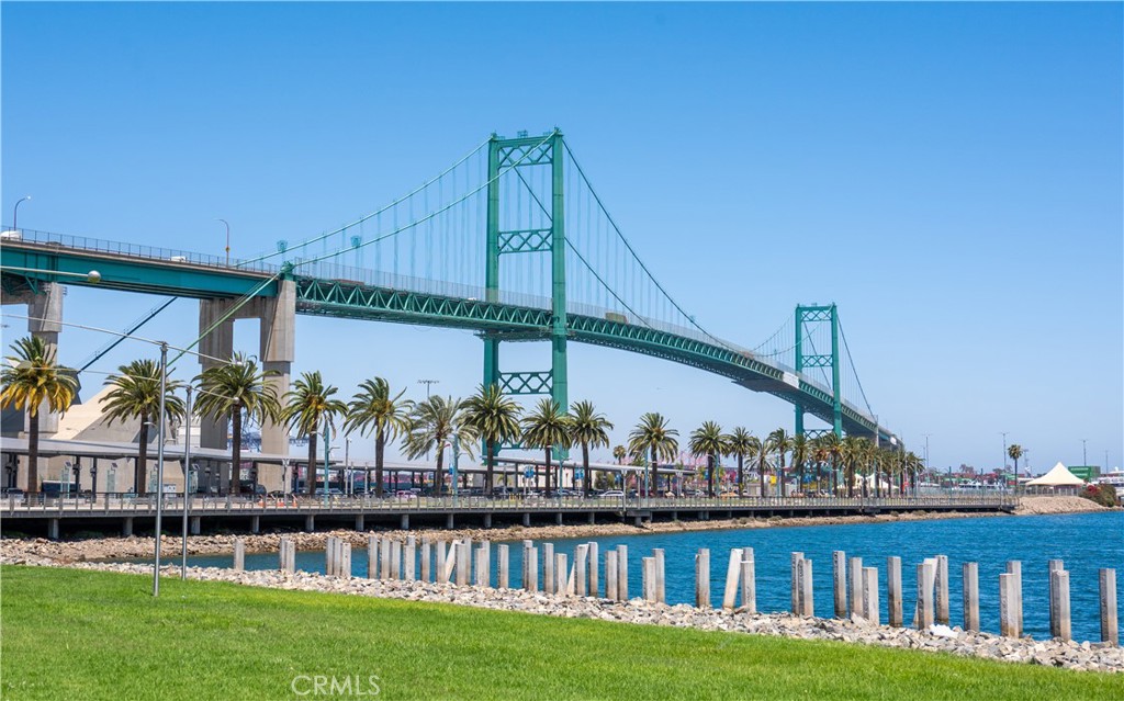 https://media.crmls.org/medias/64a4a7b7-b21f-4254-a360-8367ab1b8b46.jpg?preset=X-Large
