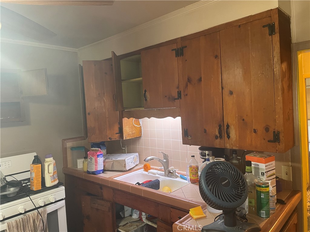 https://media.crmls.org/medias/64a4cbbb-fecf-4855-bb32-f4f0df0ba141.jpg?preset=X-Large