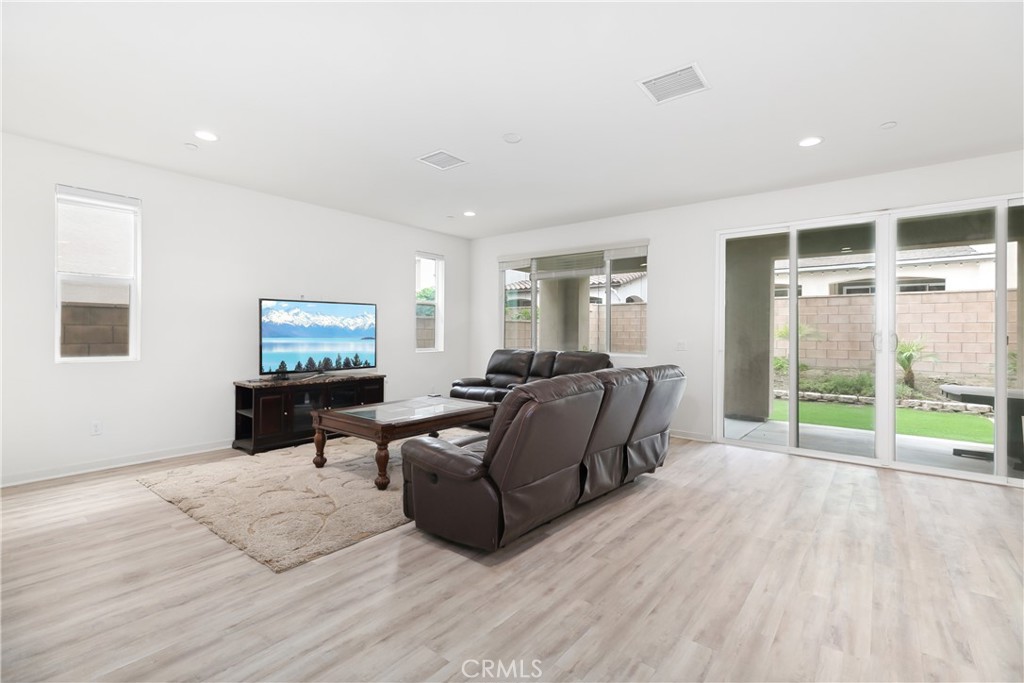 MLS #AR25102950 img 6