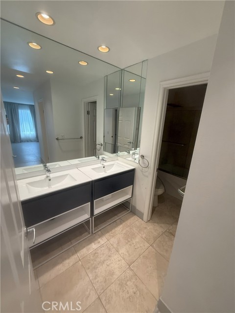 1940 N Highland Avenue, Los Angeles CA: https://media.crmls.org/medias/64a62b71-e9cb-4ba6-9ec9-e29ca7722245.jpg