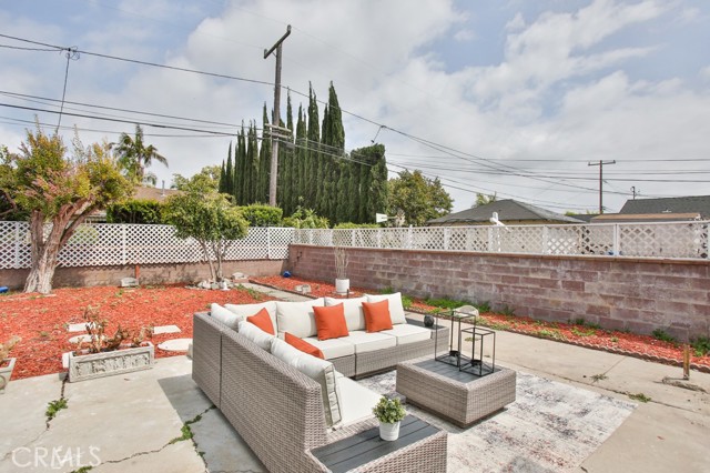 Detail Gallery Image 4 of 21 For 15132 Kornblum Ave, Lawndale,  CA 90260 - 3 Beds | 2 Baths