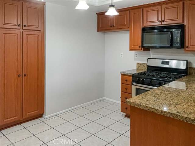 Detail Gallery Image 8 of 21 For 1758 W Quartermaster St, Colton,  CA 92324 - 4 Beds | 2/1 Baths