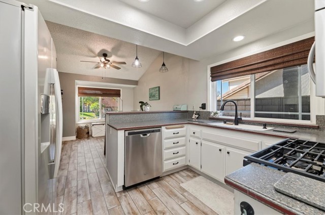 Detail Gallery Image 13 of 34 For 1921 Lynwood, Corona,  CA 92881 - 3 Beds | 2 Baths