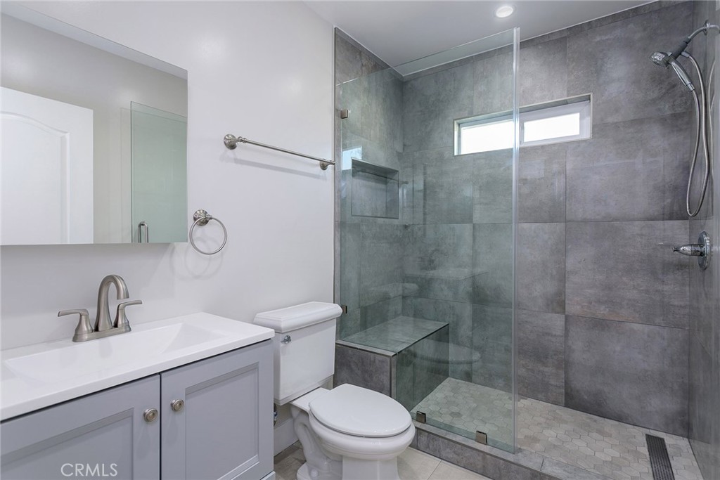 MLS #OC25147950 img 9