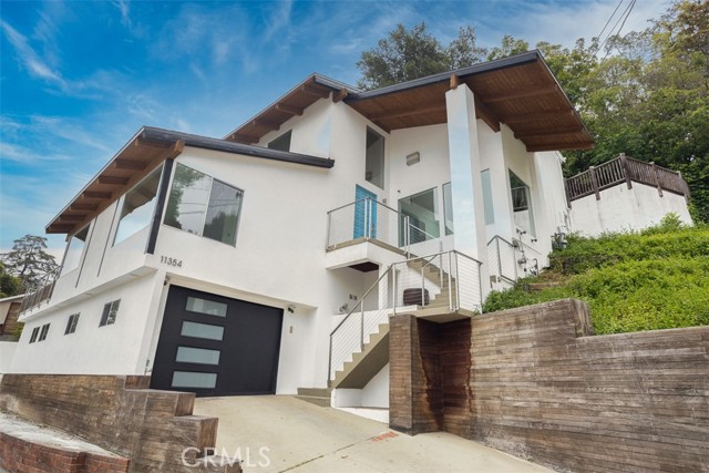 11354 Sunshine Terrace, Studio City CA: https://media.crmls.org/medias/64a7dfdb-7154-4f8c-9e6f-d1a014040c10.jpg