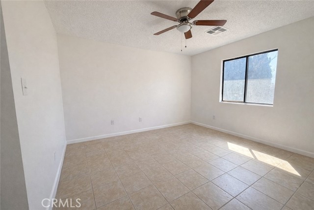 Detail Gallery Image 5 of 18 For 7601 Letty, Lamont,  CA 93241 - 3 Beds | 2 Baths