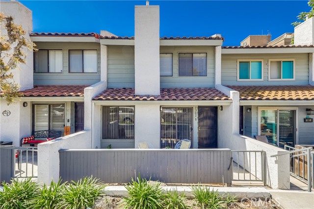 Detail Gallery Image 2 of 59 For 7302 Bright Ave #B,  Whittier,  CA 90602 - 2 Beds | 3 Baths