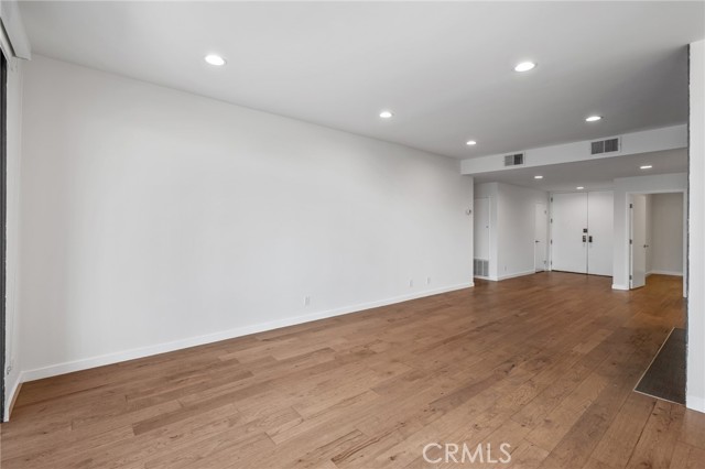 Detail Gallery Image 6 of 28 For 311 Bora Bora #213,  Marina Del Rey,  CA 90292 - 3 Beds | 2 Baths