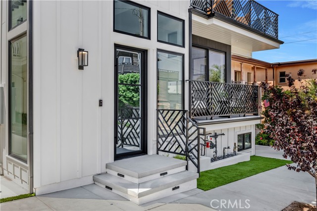 924 17th St, Hermosa Beach CA: https://media.crmls.org/medias/64aa1202-272e-4261-8d8b-ace29c559703.jpg